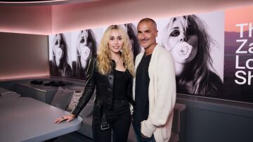 Miley Cyrus y Zane Lowe