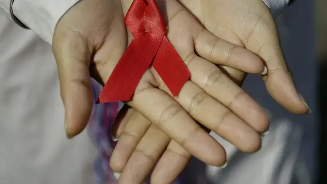 Un lazo rojo y mi agradecimiento a los que luchan y lucharon contra el sida
