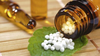 Homeopatía, reiki, acupuntura: ¿Por qué sigues creyendo en la falacia de las terapias alternativas?