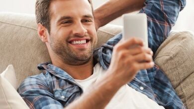 Te voy a contar qué tipo de tío es el que te ligas en Tinder (y no es éste de la foto)