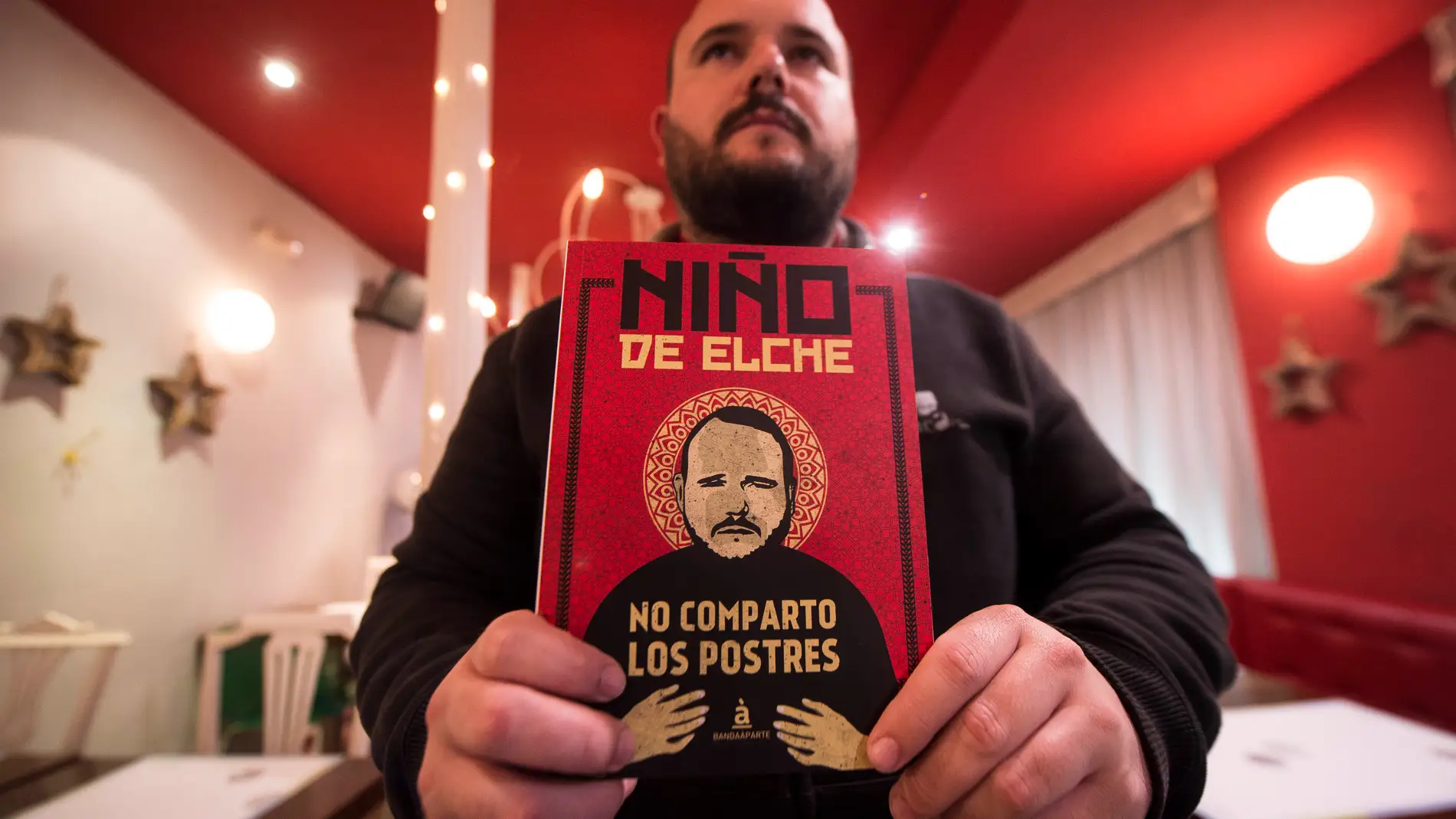 'No comparto los postres' es el primer llibro de Niño de Elche.