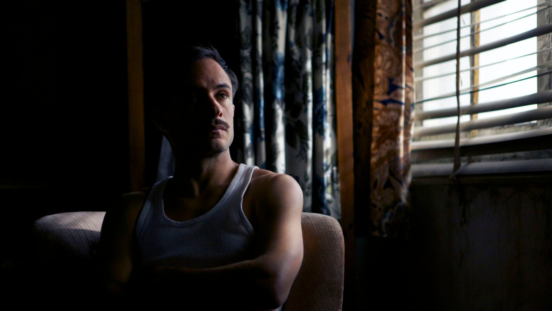 Gael Garc&iacute;a Bernal interpreta a Neruda.