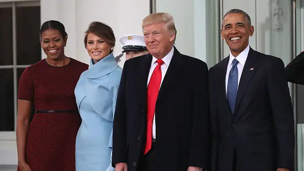 Donald Trump, acompañado por su mujer, Melania Trump, se reúne con Barack y Michelle Obama en la Casa Blanca