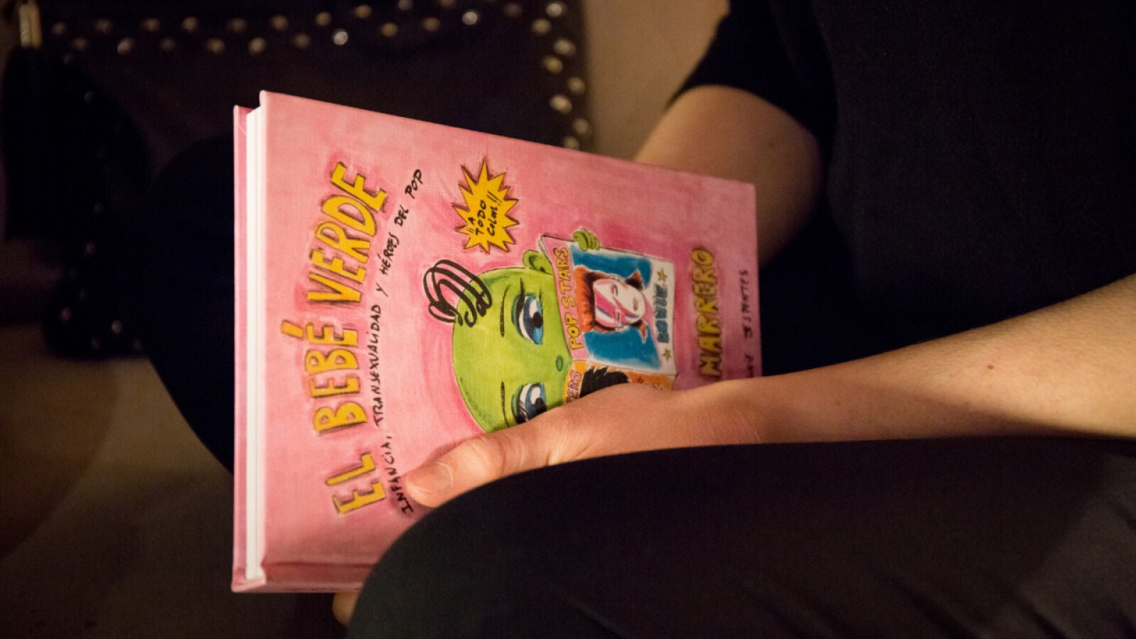 “'El bebé verde' no es un libro infantil, pero podría ayudar a los niños transexuales y no trans”