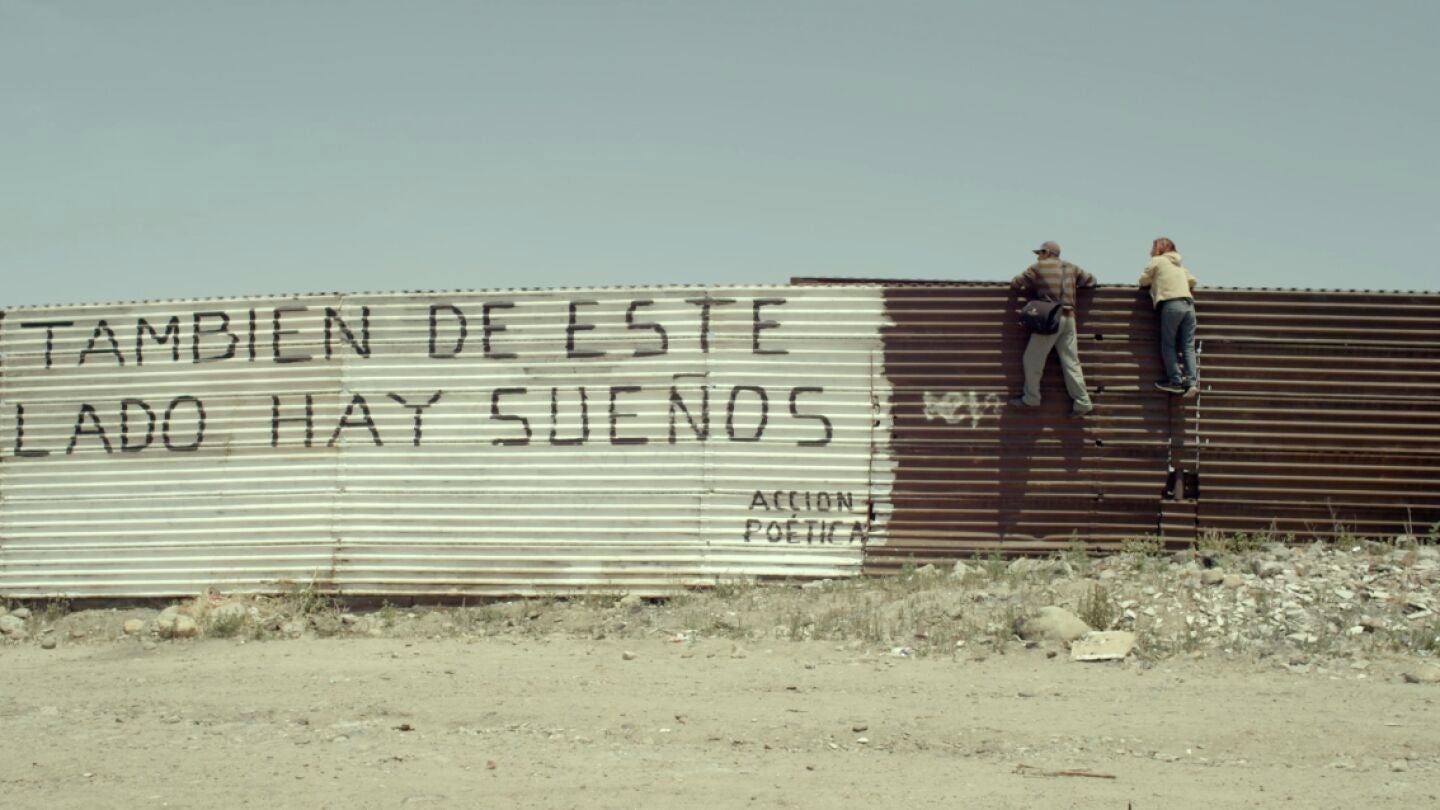 Fotograma de documental MUROS