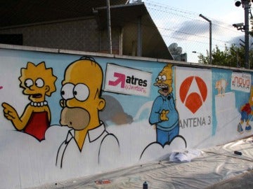 Mural de Los Simpson en el exterior de la sede de Atresmedia