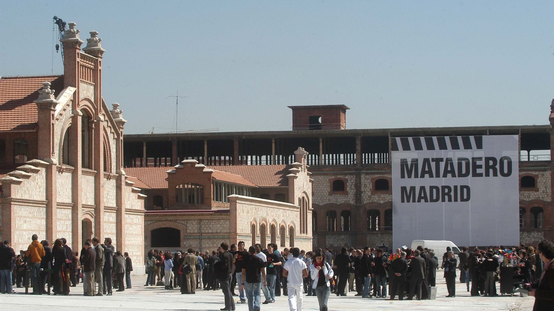 M&aacute;s de 600 artistas defienden el nuevo rumbo de Matadero