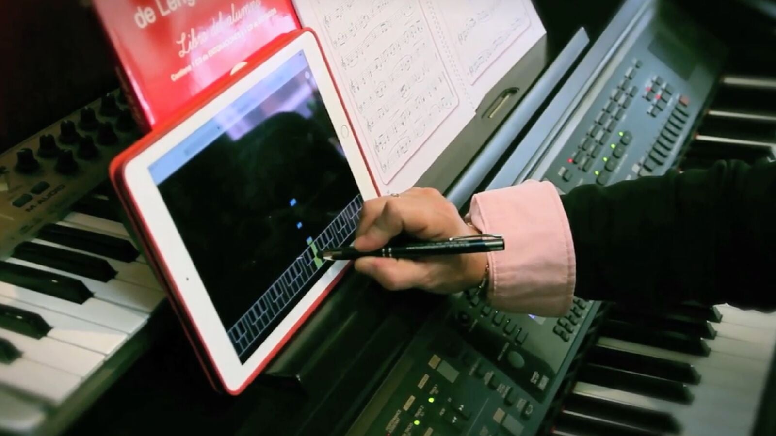 Enfrentamos al piano inteligente de Google con una profesora de música (y esto es lo que pasó)