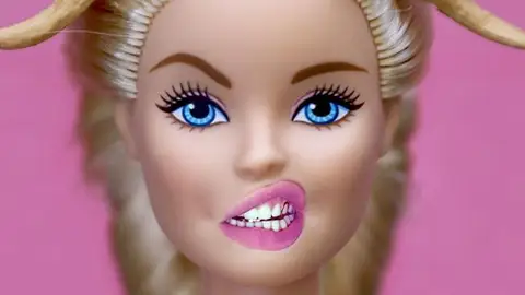 Barbie asqueada TROPHY WIFE