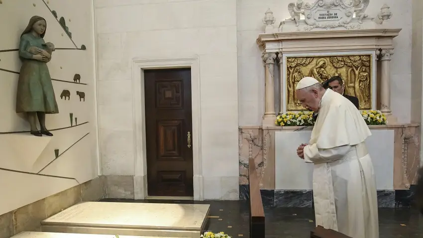 El papa canoniza a los pastorcillos de Fátima Francisco y Jacinta en Portugal