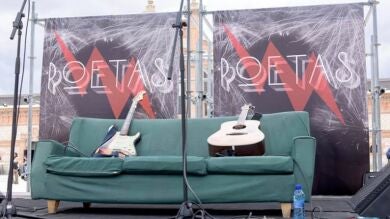 La poesía sale del libro de poemas