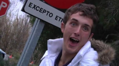 El mítico vídeo de 'pim, pam, toma lacasitos' cumple 10 años y su protagonista reaparece