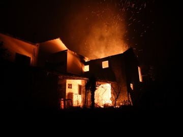 Una casa en llamas