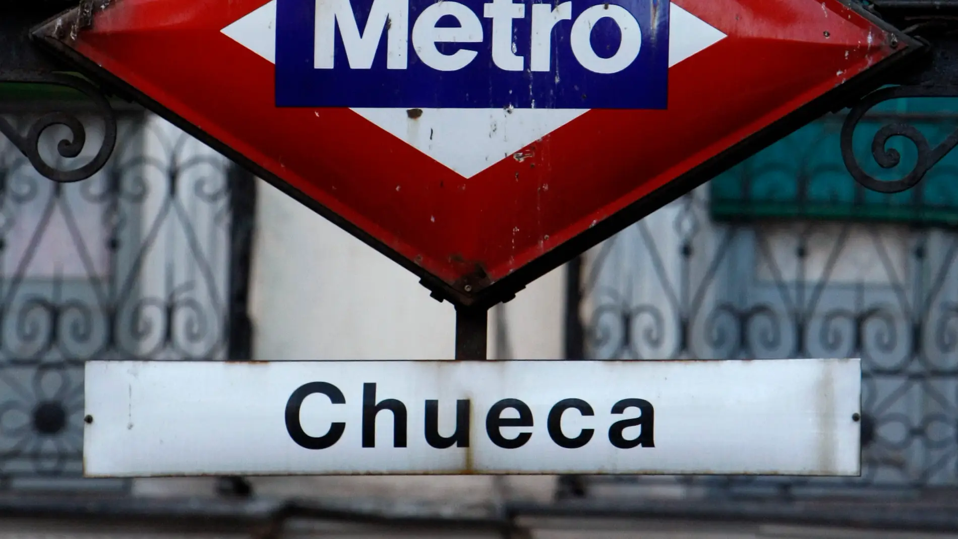 Acceso a la estación de metro de Chueca