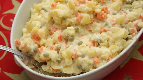 La ensaladilla rusa, uno de los grandes platos del tapeo. Nos encanta