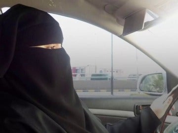 8 cosas que las mujeres siguen sin poder hacer en Arabia Saudí