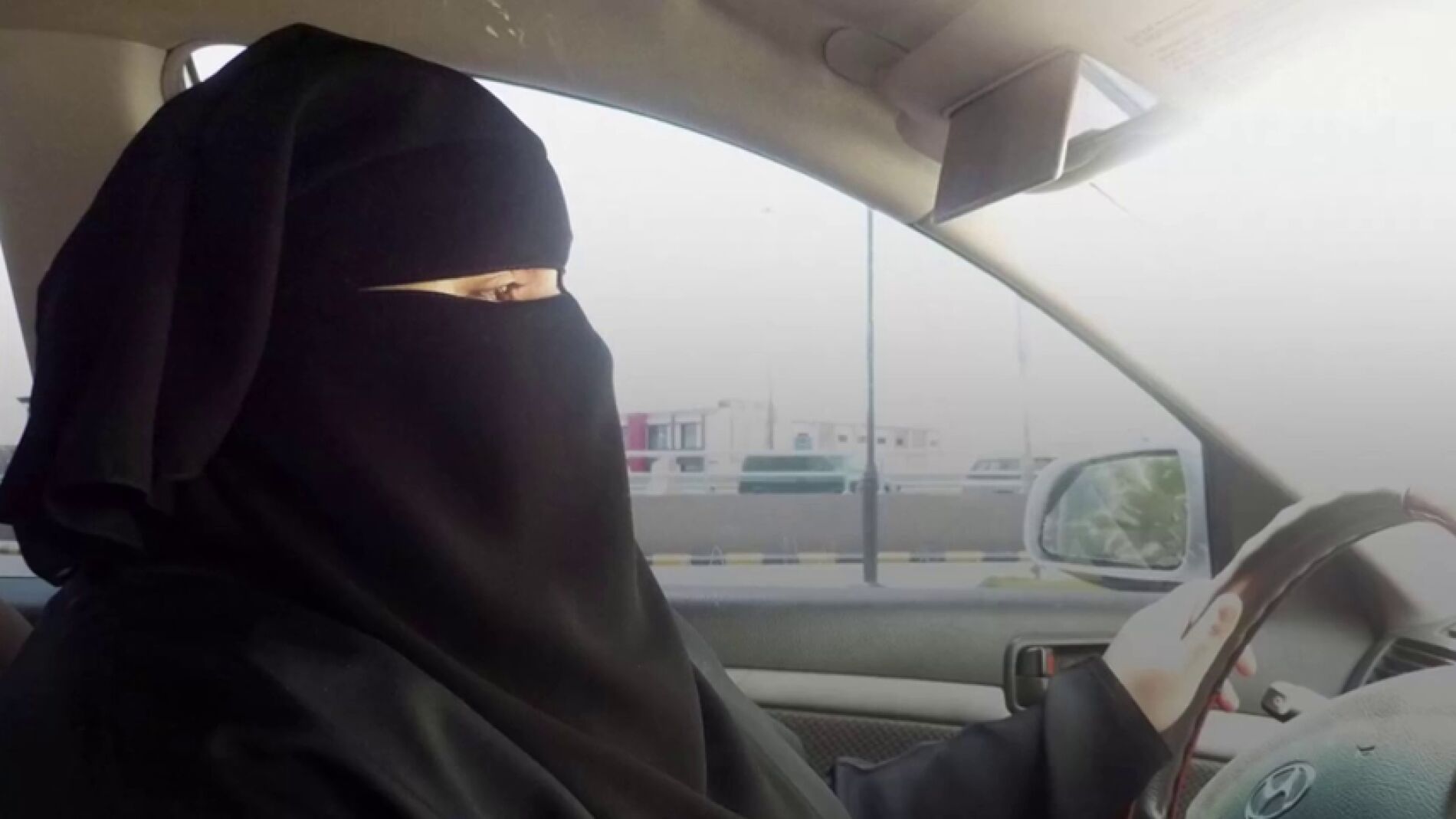 8 cosas que las mujeres siguen sin poder hacer en Arabia Saud&iacute;