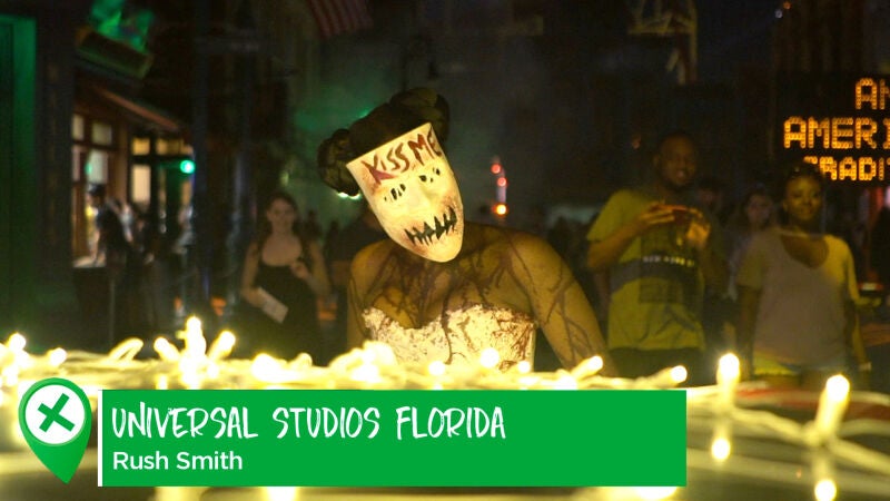 Rush Smith vive un Halloween de cine en 'On Board'