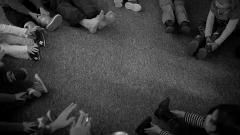 Una guardería La webcam de una guardería es como un reality en blanco y negro