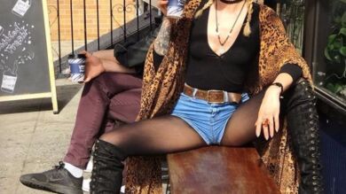 Womanspreading: así combaten las mujeres el manspreading en Instagram para recuperar su espacio