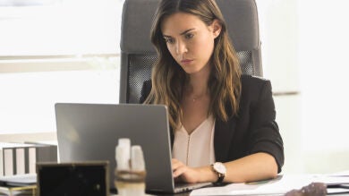 Este personaje de Supergirl te explica por qué ser mujer, madre y jefa es muy complicado