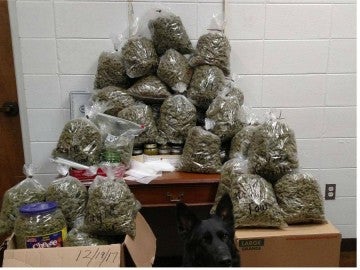 Decomisan 27 kilos de marihuana en una furgo de dos octogenarios