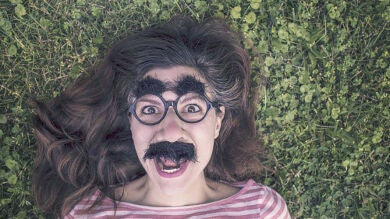 Una modelo causa revuelo en Instagram: ¿Vuelve a estar de moda el entrecejo?