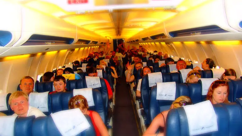 Que probabilidad tienen los pasajeros de un avion de contagiarse de gripe