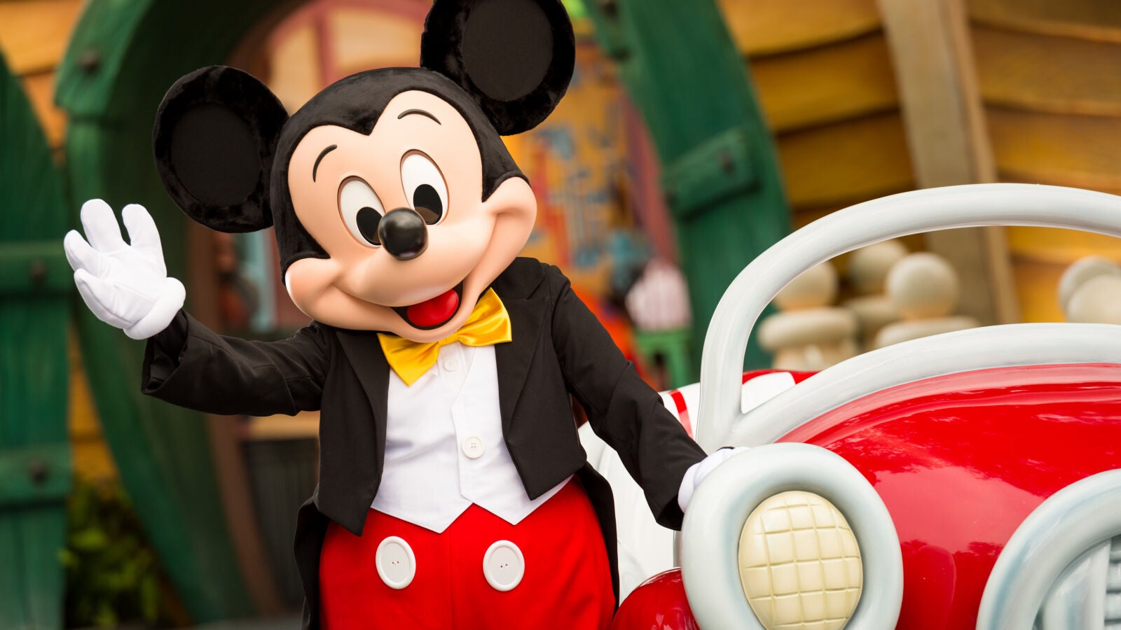 Un perro de orejas negras gigantes idéntico a Mickey Mouse está enamorando a todo el mundo en Instagram