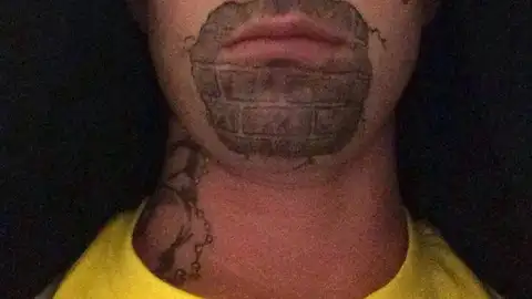 “¿No te sale barba? Tengo la solución perfecta”. . “¿No te sale barba? Tengo la solución perfecta”.