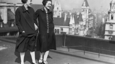 Si eres mujer y tus pantalones no tienen bolsillos, no es por causalidad