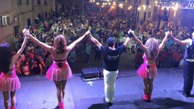 Ni sexo ni drogas ni una novia en cada pueblo: quedé con un miembro de una orquesta de verano (y esto es lo que me contó)