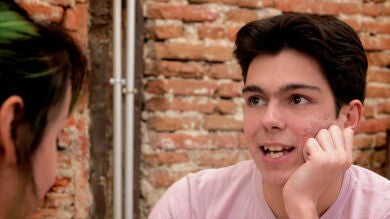 Sindy Takanashi entrevista a Samantha Hudson en 'Las Uñas'