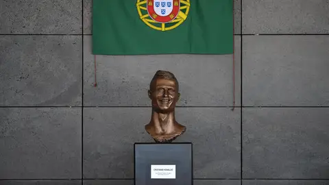 El busto de Cristiano Ronaldo en el aeropuerto de Madeira El busto de Cristiano Ronaldo en el aeropuerto de Madeira