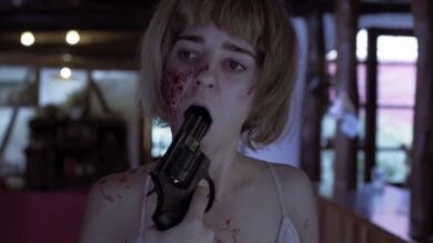 Hay una persona en España que cobra por ver cine malo (y estas son las pelis más asquerosas que ha visto)