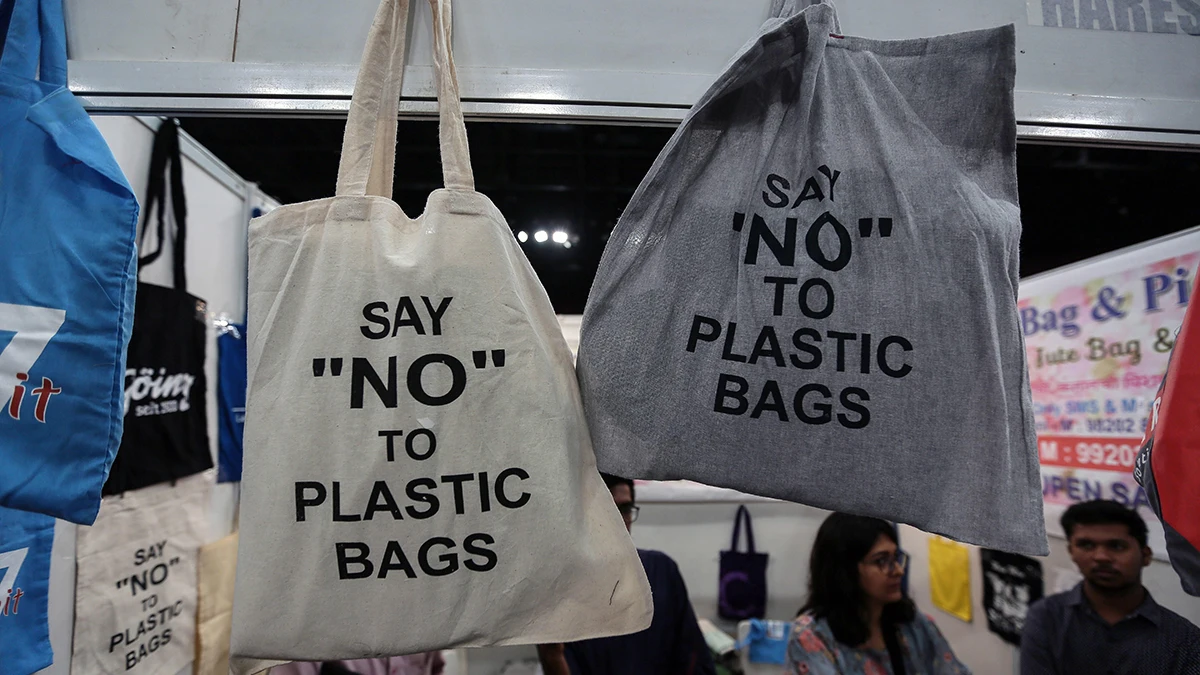Bolsas de tela con el mensaje: 'Di no a las bolsas de plástico' Bolsas de tela con el mensaje: 'Di no a las bolsas de plástico'