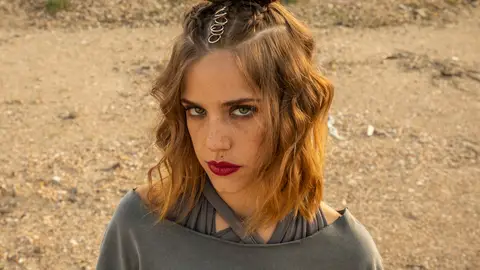 Angela Cien Mentiras