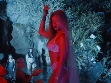 Rihanna en el vídeo promocional de 'Savage X Fenty'