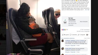 Viajaba sola en el avión con sus dos hijos pequeños y su historia ha sido compartida más de 120.000 veces por Facebook