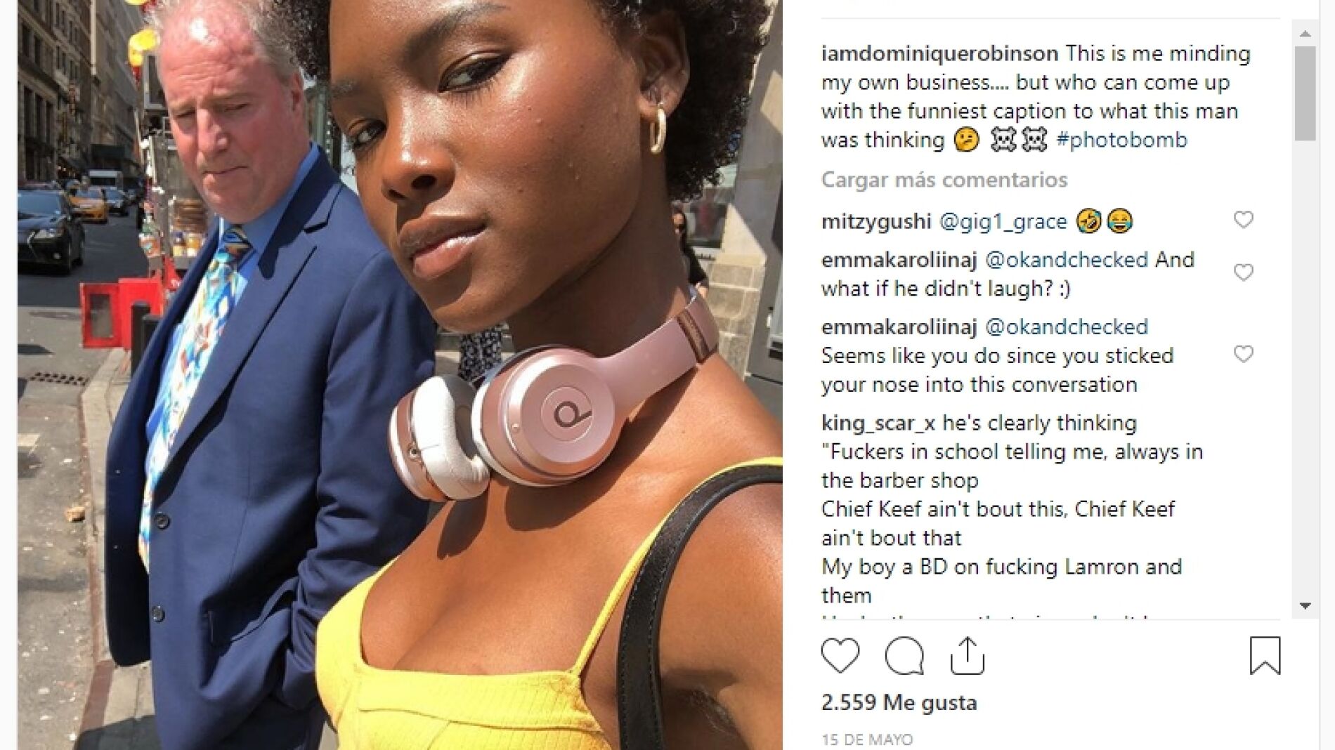 Le pill&oacute; mirando mientras se hac&iacute;a un selfie