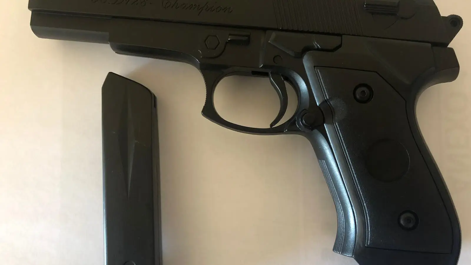 Imagen de la pistola de juguete.