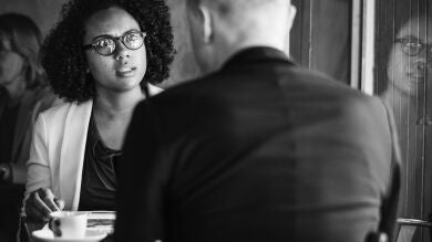 Tres años de relación con un casado, se divorcia y me sienta mal: ¿por qué no doy saltos de alegría?