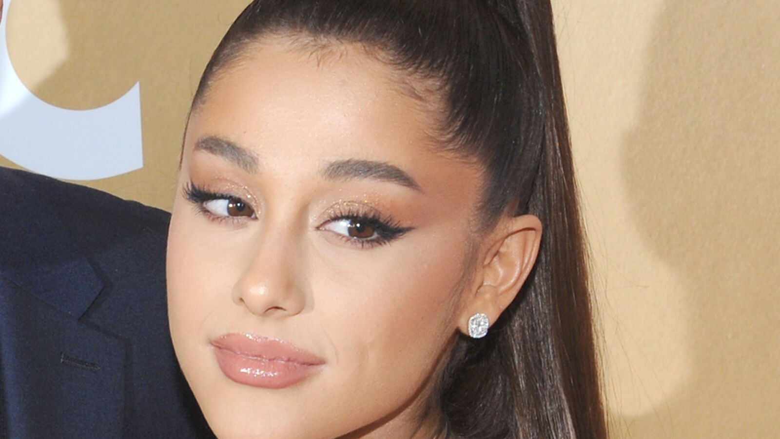 #Arianagrandeisoverparty: ¿por qué los fans del K-pop se han enfadado con Ariana Grande?