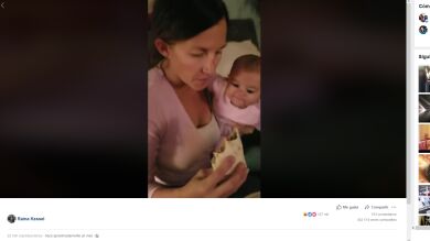 Un bebé intenta robarle el burrito a su madre