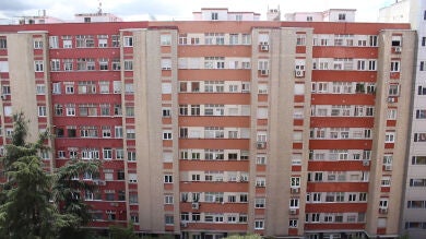 Ángeles vendió su piso por la mitad de lo que vale para seguir viviendo en él hasta que se muera