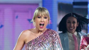 Taylor Swift durante su actuación en los Billboard Music Awards 2019