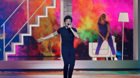 Miki cantando 'La Venda' en Eurovisión 2019
