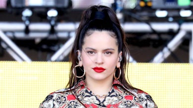 ¿Qué hace con Omar Ayuso? La enigmática foto de Rosalía con la que parece anunciar una nueva canción 