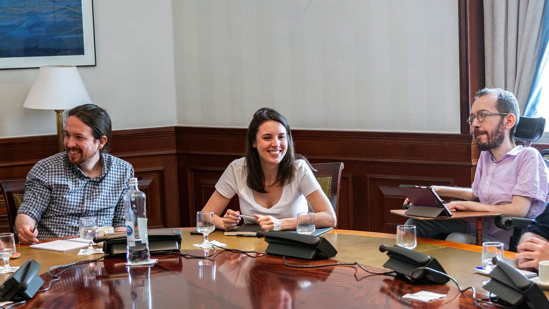 El secretario general de Podemos, Pablo Iglesias, e Irene Montero