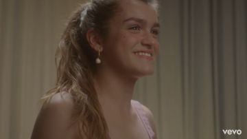 Amaia en el vídeoclip de 'Nadie podría hacerlo mejor'